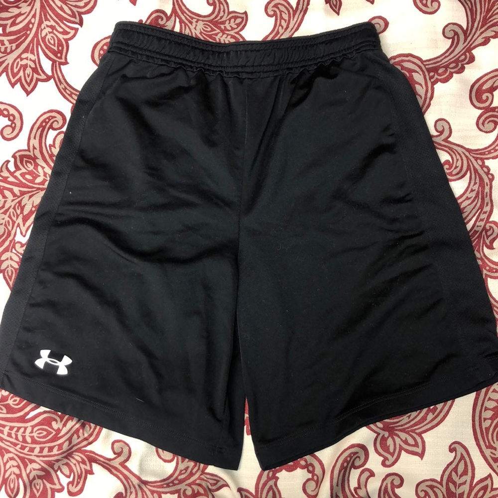 💜SOLD💜Black Under Armour Shorts Youth Large - Picture 1 of 3